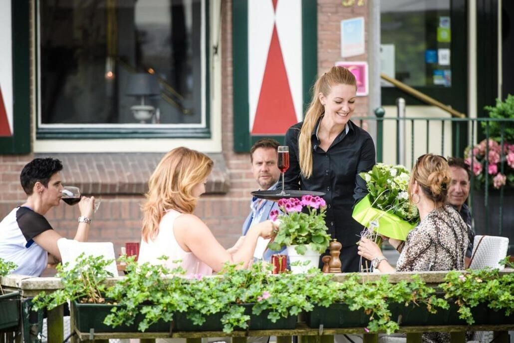 breakfast, lunch, dinner served; fusion cuisine, al fresco dining