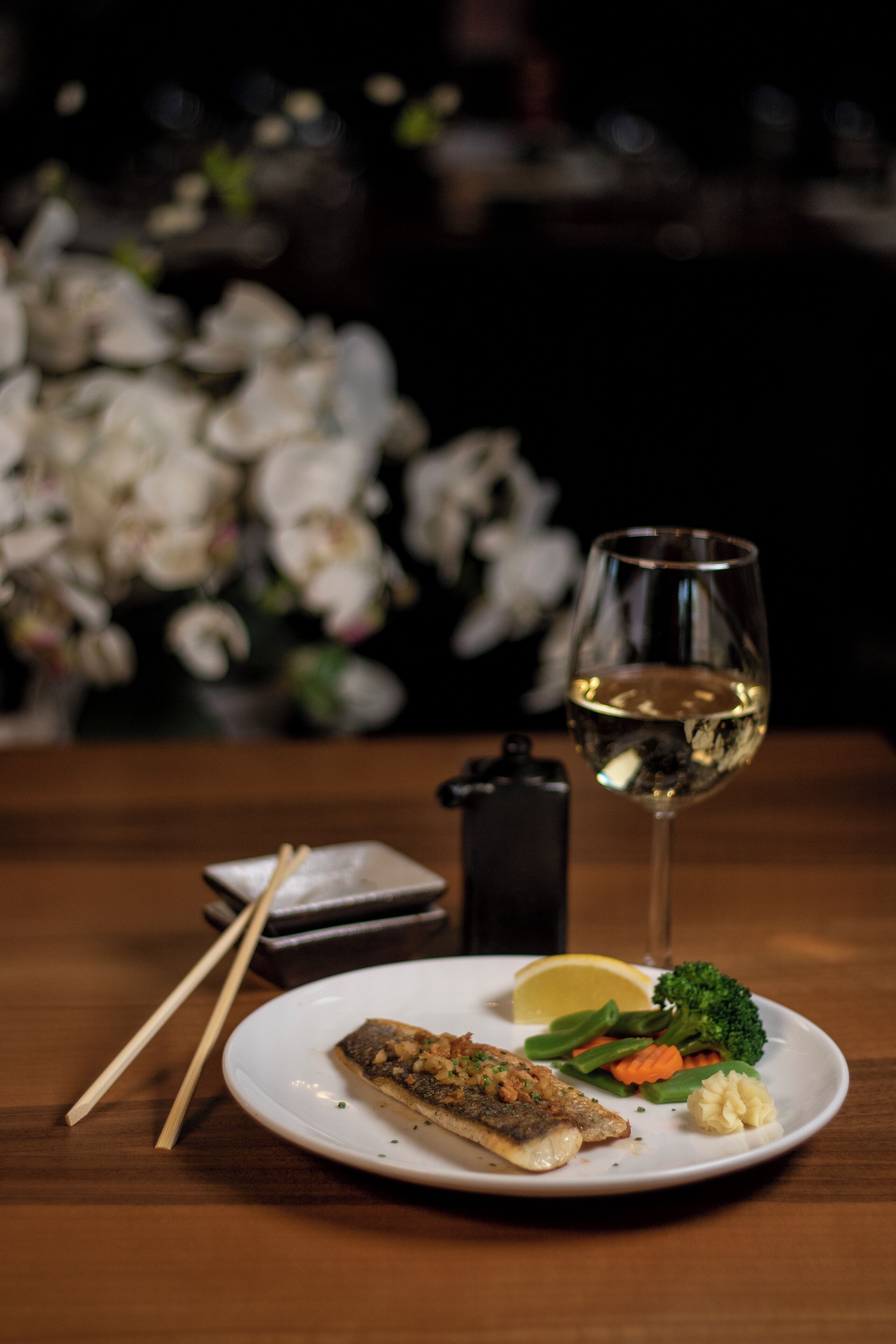 breakfast, lunch, dinner served; fusion cuisine, al fresco dining