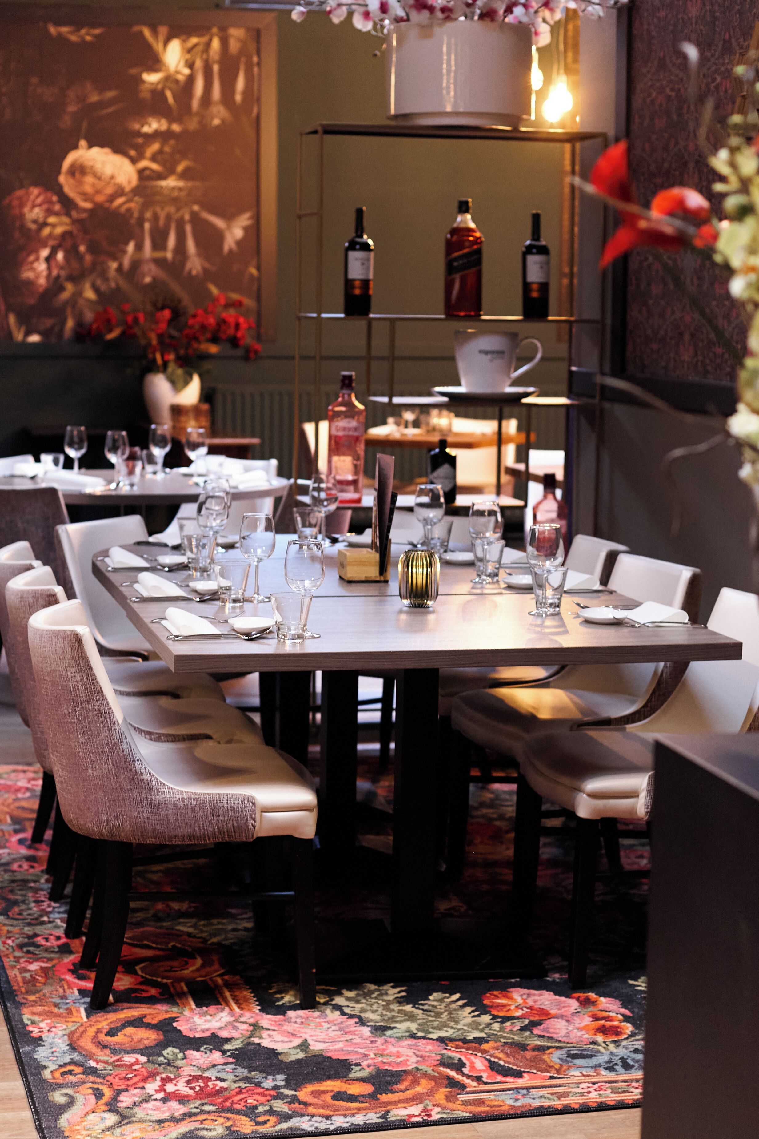 breakfast, lunch, dinner served; fusion cuisine, al fresco dining