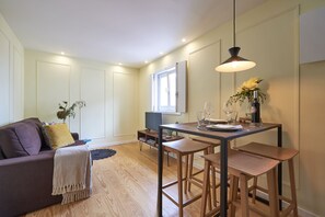 Departamento estándar, 1 habitación (St Estevao17 - ESC 1 e 2) | Sala de estar | Televisión LCD 