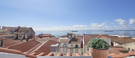 Standard Apartment, 2 Bedrooms, River View (St Estevao 19 - STE 2) | Individually decorated, individually furnished, soundproofing, free WiFi