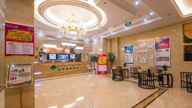 A hotel lobby with a reception desk, a chandelier, and several seating areas. - GreenTree Inn Nantong Chongchuan District Middle Changjiang Road Express Hotel (Nantong)
