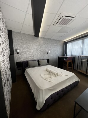 Chambre Deluxe | Literie de qualité supérieure, ameublement personnalisé, bureau