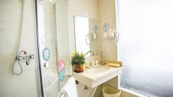 Shower, free toiletries, towels