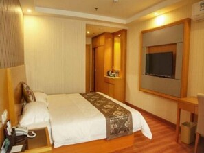 A hotel room with a bed, a desk, a television, and a bathroom. - GreenTree Inn Zhuhai Light Rail Pearl Station Express Hotel (Zhuhai)