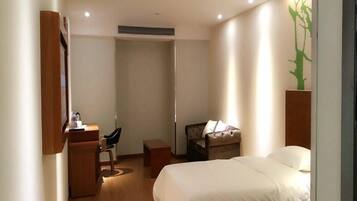 In-room safe, free WiFi