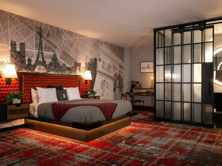 Sengetøy av topp kvalitet, safe på rommet og skrivebord