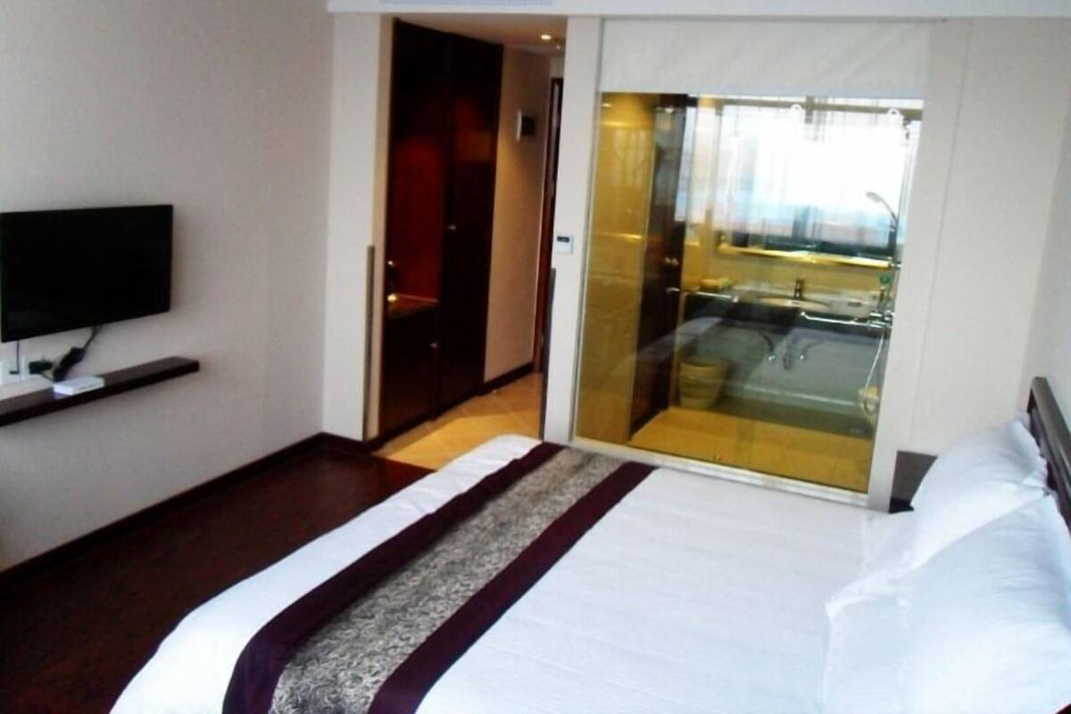 Double Room  | WiFi (free)
