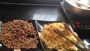 A kitchen counter with a plate of beans and a plate of shredded vegetables. - GreenTree Inn Tianjin Xiqing Development Zone Renrenle Square Express Hotel (Tianjin)