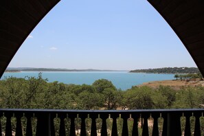 Individuell eingerichtet, laptopgeeigneter Arbeitsplatz