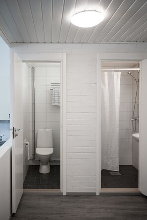 Family Studio, 2 Bedrooms | Bathroom