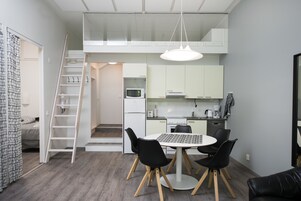 Appartamento familiare, 2 camere da letto, cucina | Una scrivania, ferro/asse da stiro, Wi-Fi gratuito, lenzuola