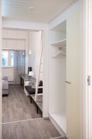 Työpöytä, silitysrauta/-lauta, ilmainen Wi-Fi, vuodevaatteet