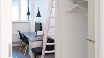 Basic-Zweibettzimmer | Schreibtisch, Bügeleisen/Bügelbrett, kostenloses WLAN, Bettwäsche