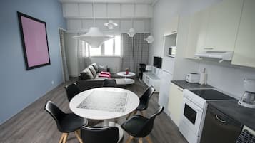 Familienstudio, 2Â Schlafzimmer | Essbereich im Zimmer