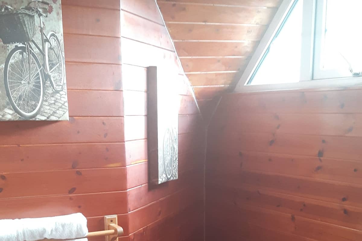 Deluxe Tek Büyük Yataklı Oda, 1 Çift Kişilik Yatak, Bahçe Manzaralı | Banyo | Duş, ücretsiz banyo/kozmetik ürünleri, havlu