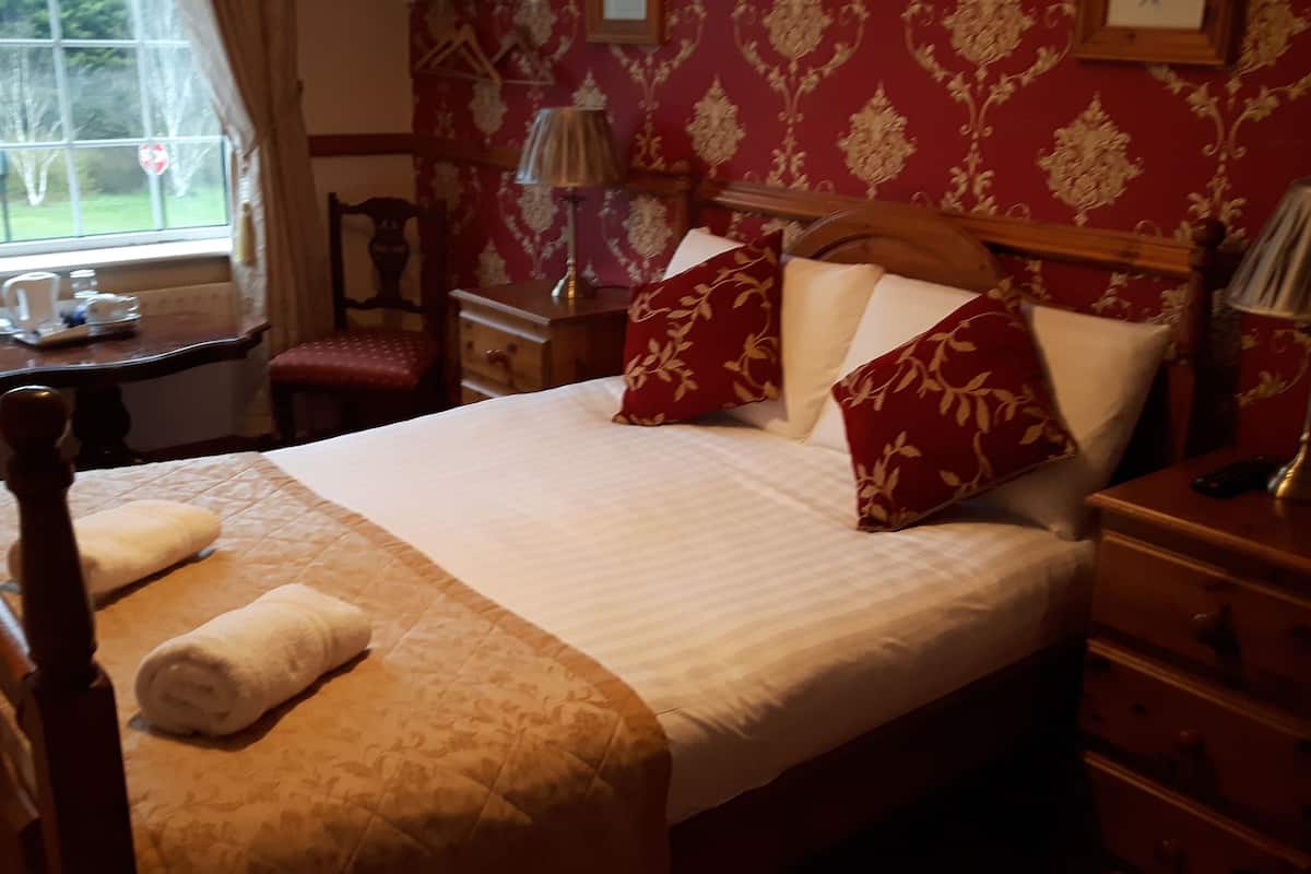 Deluxe tweepersoonskamer, 1 tweepersoonsbed, uitzicht op tuin | Luxe beddengoed, een strijkplank/strijkijzer, gratis wifi