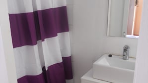Cottage, 1 Double Bed | Bathroom - Cabaña Hala en Viña del Mar 969 (Vina del Mar)
