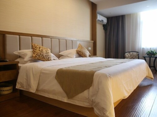 GreenTree Inn Nantong Rugao Zhongjiaomeilu City Express Hotel