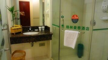 Shower, free toiletries, towels