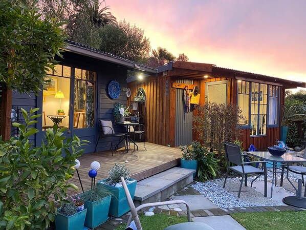 Signature Chalet, 1 Queen Bed, Non Smoking, Garden View | 1 bedroom, premium bedding, Select Comfort beds, minibar - Ah House Nelson City B&B (Nelson)