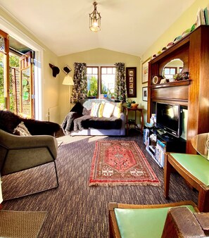 Signature Chalet, 1 Queen Bed, Non Smoking, Garden View | Living area | Flat-screen TV, iPod dock - Ah House Nelson City B&B (Nelson)