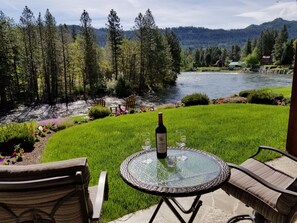 Luxury Room, 1 Queen Bed, Private Bathroom, River View (Black Bear Suite) | Water view - Haus Hanika - Adults Only (Leavenworth)