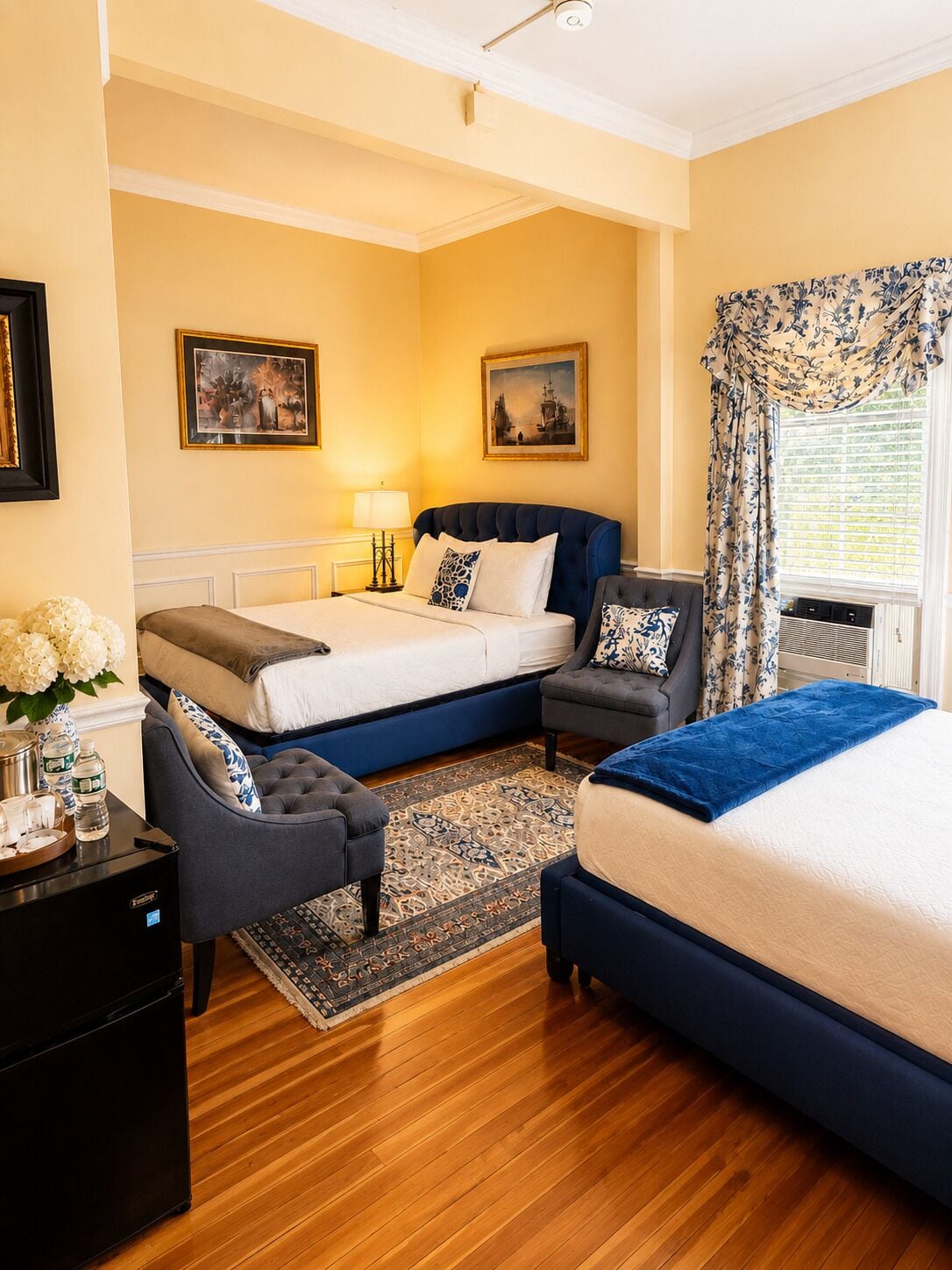 Room, Private Bathroom (Queen/Queen) | Individually decorated, iron/ironing board, bed sheets