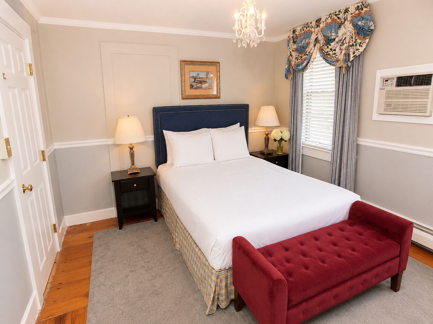 Room, 1 Queen Bed, Private Bathroom | Individually decorated, iron/ironing board, bed sheets