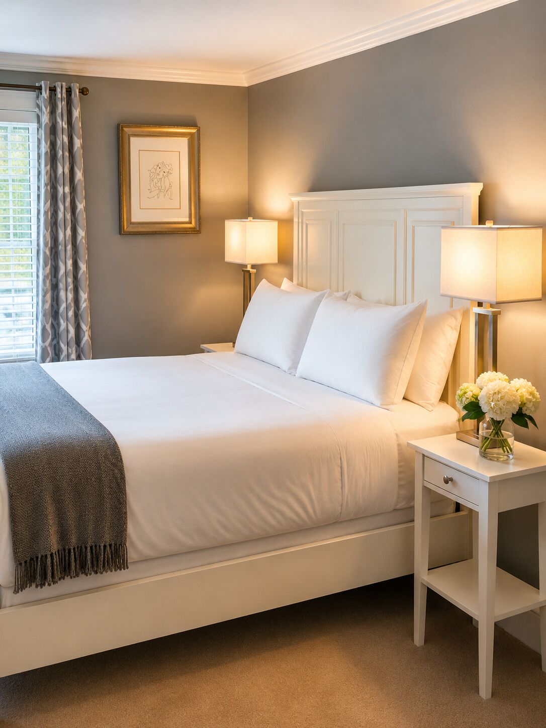 Deluxe Suite, 1 King Bed | Individually decorated, iron/ironing board, bed sheets