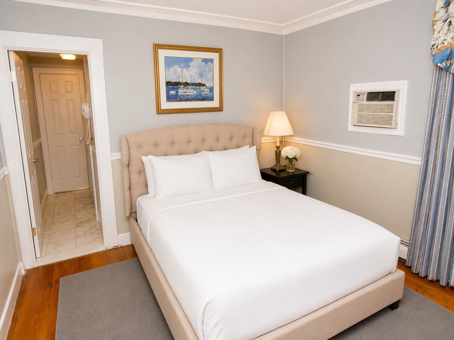 Room, 1 Queen Bed, Private Bathroom | Individually decorated, iron/ironing board, bed sheets