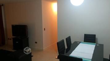 Apartment, 3 Bedrooms | In-room dining