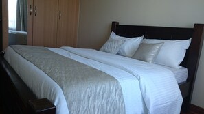 エグゼクティブ アパートメント 3 ベッドルーム バルコニー | 1 室のベッドルーム、高級寝具、低反発ベッド、客室ごとに異なる装飾