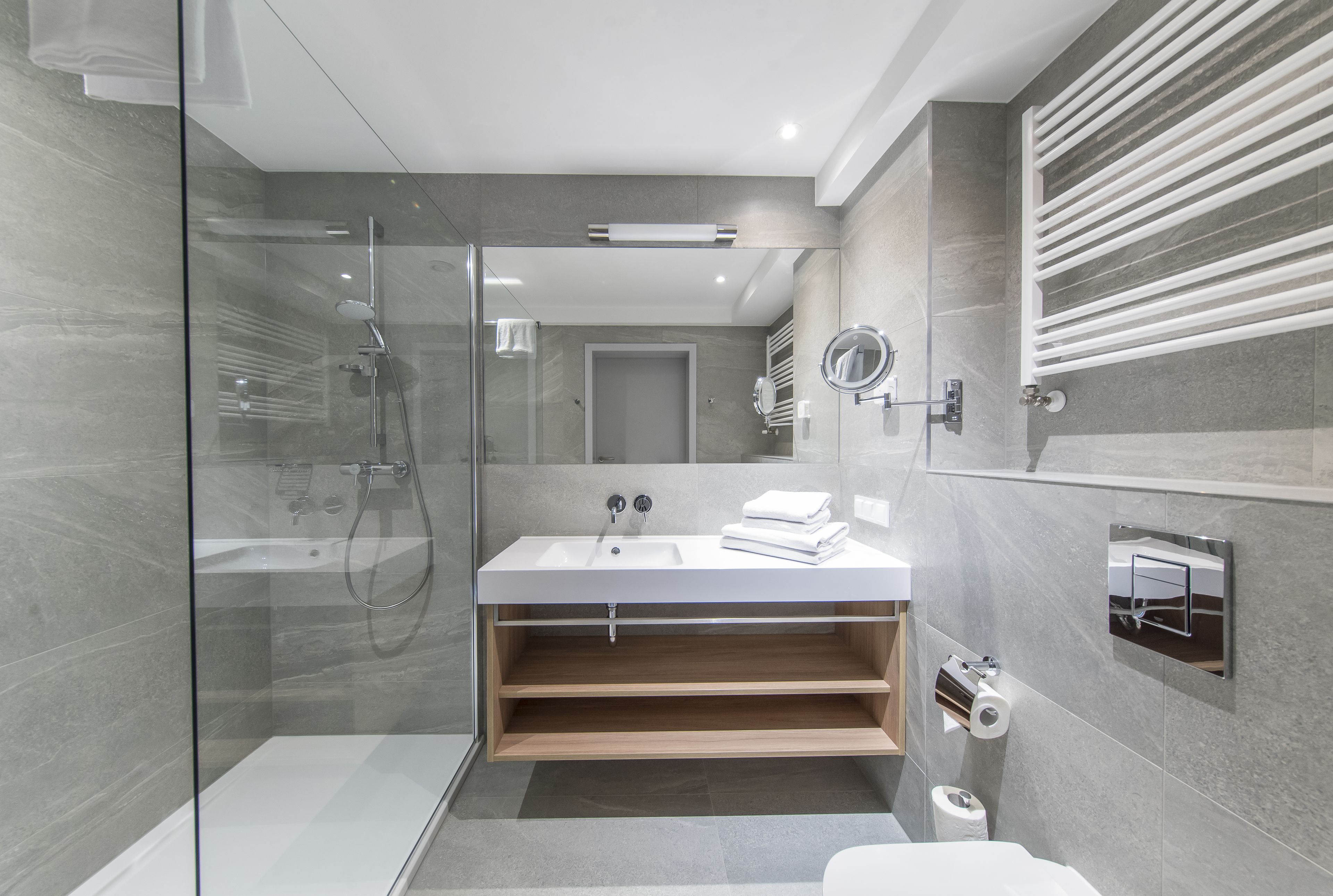 economy double room, 1 double bed | bathroom | shower, free toiletries, hair dryer, bathrobes