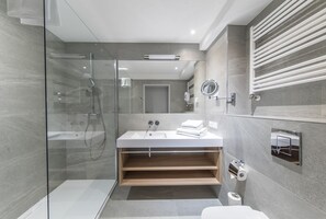 Economy Double Room, 1 Double Bed | Bathroom | Shower, free toiletries, hair dryer, bathrobes