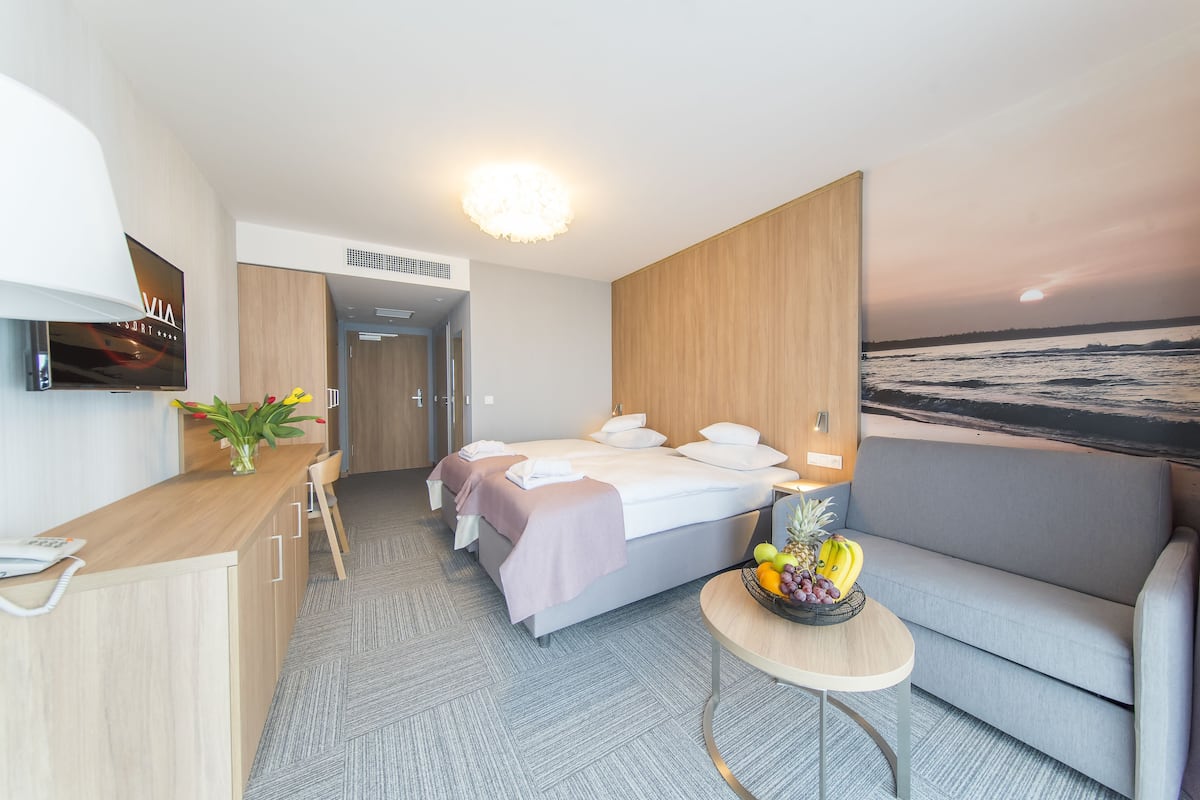 Double Room, Sea View | In-room safe, desk, iron/ironing board, free WiFi