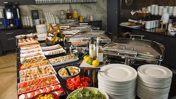 Free daily buffet breakfast