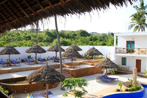 Outdoor pool, pool umbrellas, sun loungers