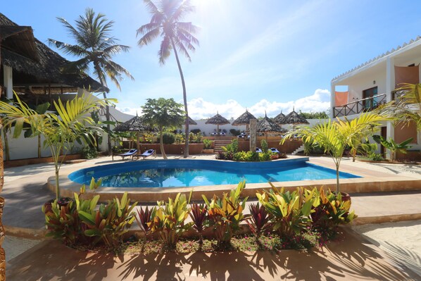 Outdoor pool, pool umbrellas, sun loungers