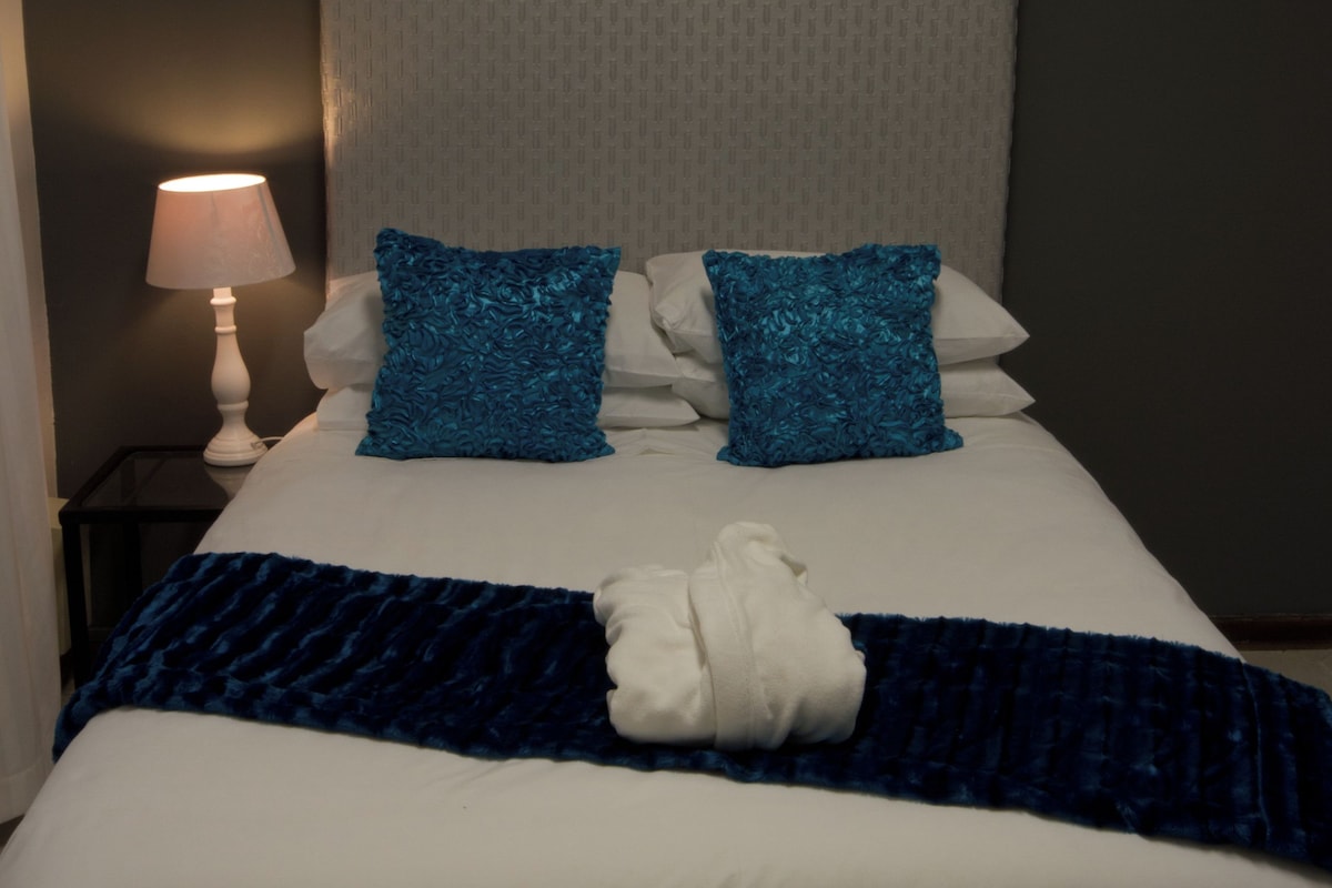 Habitación doble | 7 habitaciones, ropa de cama de alta calidad, escritorio y wifi gratis 