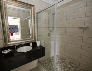 Master Family Unit | Bathroom