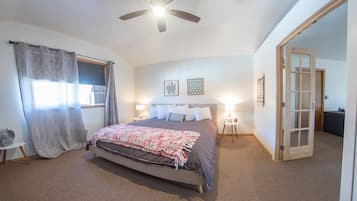 Exclusive Penthouse, 1 Bedroom, City View | Desk, laptop workspace, free WiFi, bed sheets
