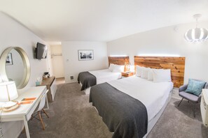 Habitació individual bàsica, 2 llits de matrimoni | Escriptori, espai de treball apte per a portàtils i wifi gratuïta 