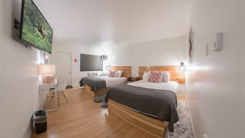 Basic-Einzelzimmer, 2 Queen-Betten | Schreibtisch, laptopgeeigneter Arbeitsplatz, kostenloses WLAN