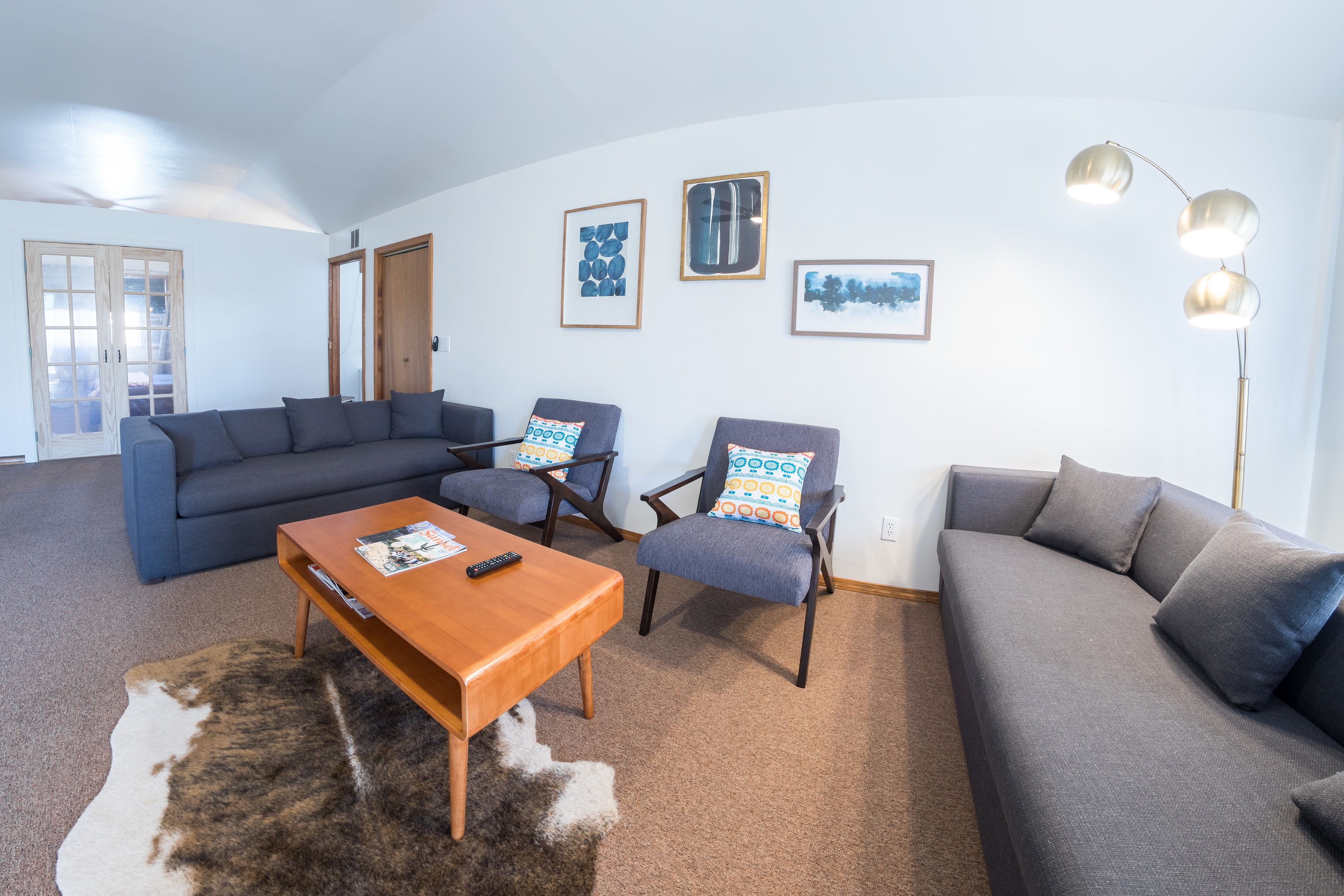 Exclusive Penthouse, 1 Bedroom, City View | Living room | Flat-screen TV