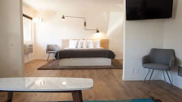 Suite | Desk, laptop workspace, free WiFi, bed sheets