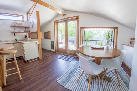 Exclusive Penthouse, 1 Bedroom, City View | In-room dining