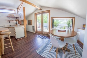 Exclusive Penthouse, 1 Bedroom, City View | In-room dining