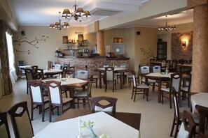 Free daily local cuisine breakfast - Hotel Nekla (Nekla)