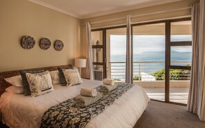 Deluxe Apartment, 3 Bedrooms, Ocean View, Oceanfront | 3 bedrooms, Egyptian cotton sheets, premium bedding - The Lookout at Whale Cove (De Kelders)